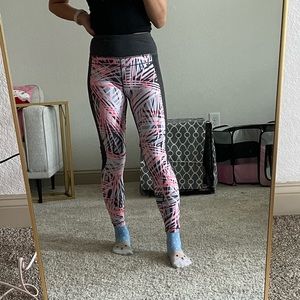 XS Calvin Klein multicolored leggings/yoga pants